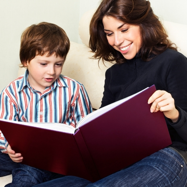 photo supporting child to read fluently 